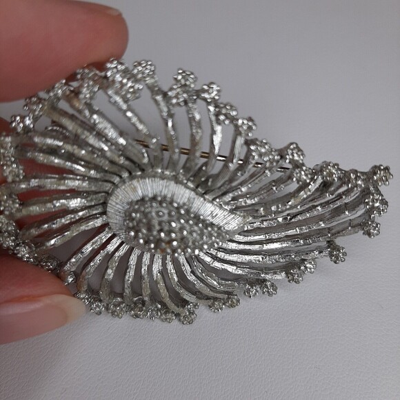 Vtg LISNER silver-tone floral starburst swirl brooch pin signed no rhinestones - Picture 10 of 12